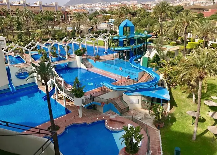 Benalbeach, Primera Linea