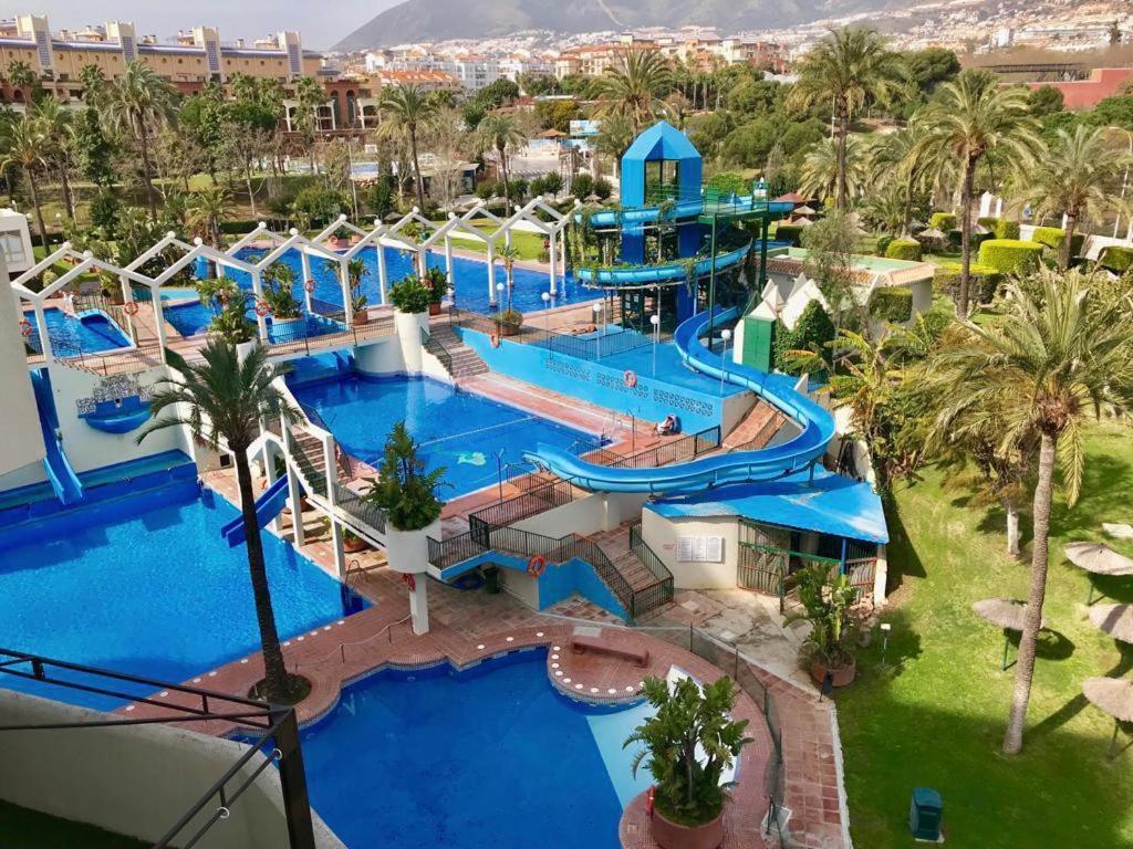 Benalbeach, Primera Linea