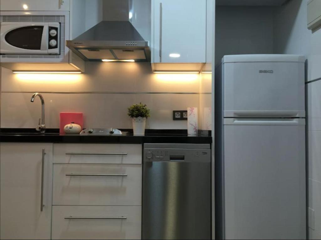 Benalbeach, Primera Linea Appartement *
